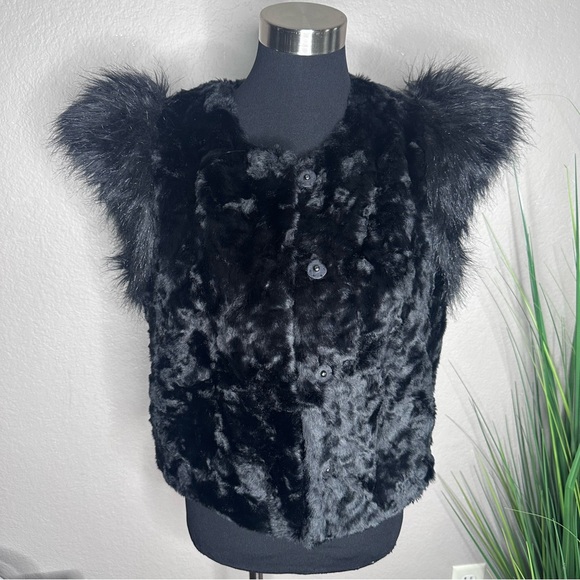 Faux Fur Crop Vest - Picture 1 of 3